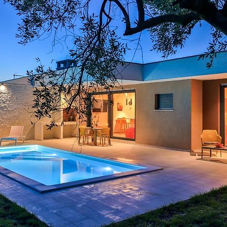 Villa Solis-Modern Villa For A Romantic Retreat, Heated Pool Ližnjan Εξωτερικό φωτογραφία