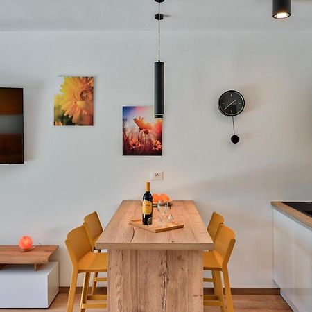 Villa Solis-Modern Villa For A Romantic Retreat, Heated Pool Ližnjan Εξωτερικό φωτογραφία