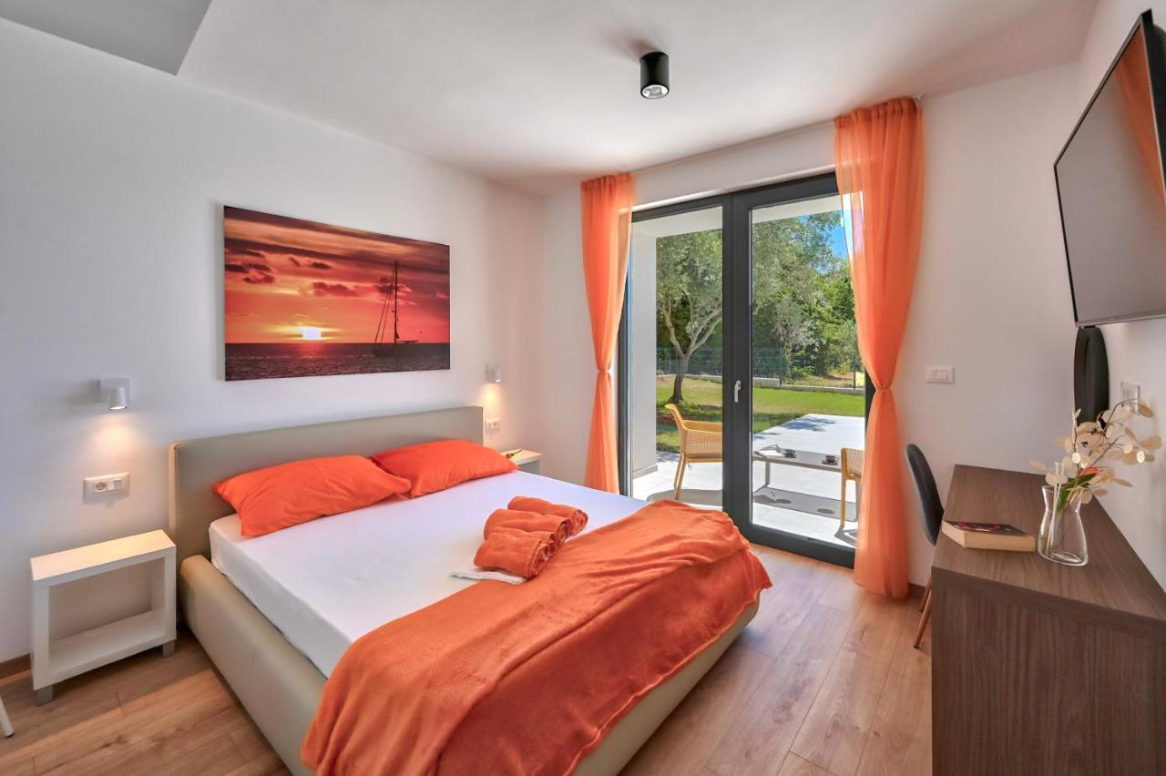 Villa Solis-Modern Villa For A Romantic Retreat, Heated Pool Ližnjan Εξωτερικό φωτογραφία
