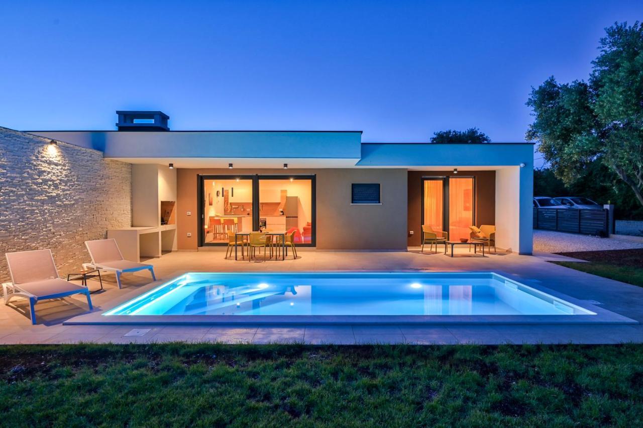 Villa Solis-Modern Villa For A Romantic Retreat, Heated Pool Ližnjan Εξωτερικό φωτογραφία