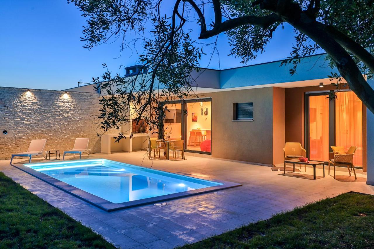 Villa Solis-Modern Villa For A Romantic Retreat, Heated Pool Ližnjan Εξωτερικό φωτογραφία