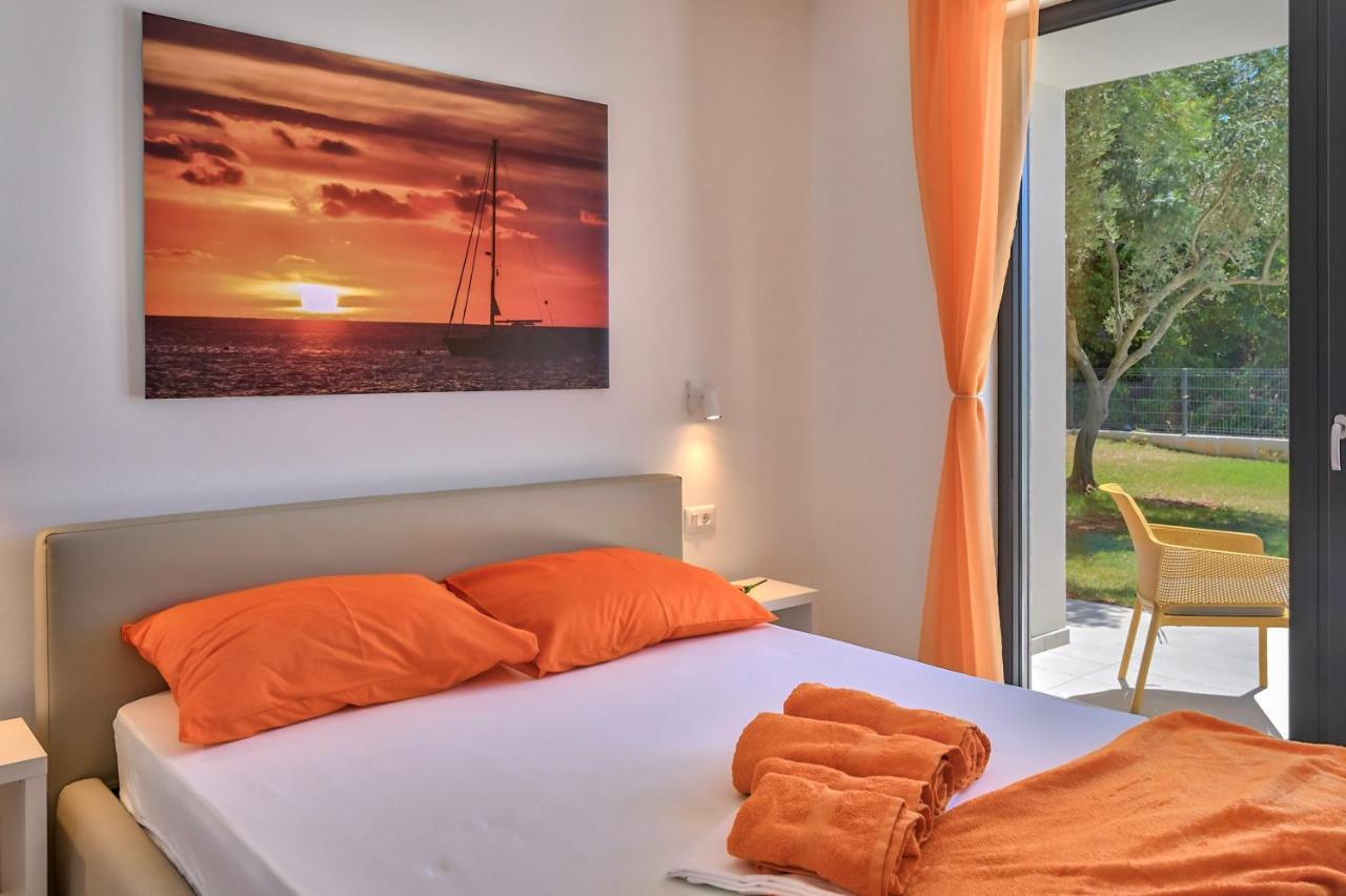 Villa Solis-Modern Villa For A Romantic Retreat, Heated Pool Ližnjan Εξωτερικό φωτογραφία