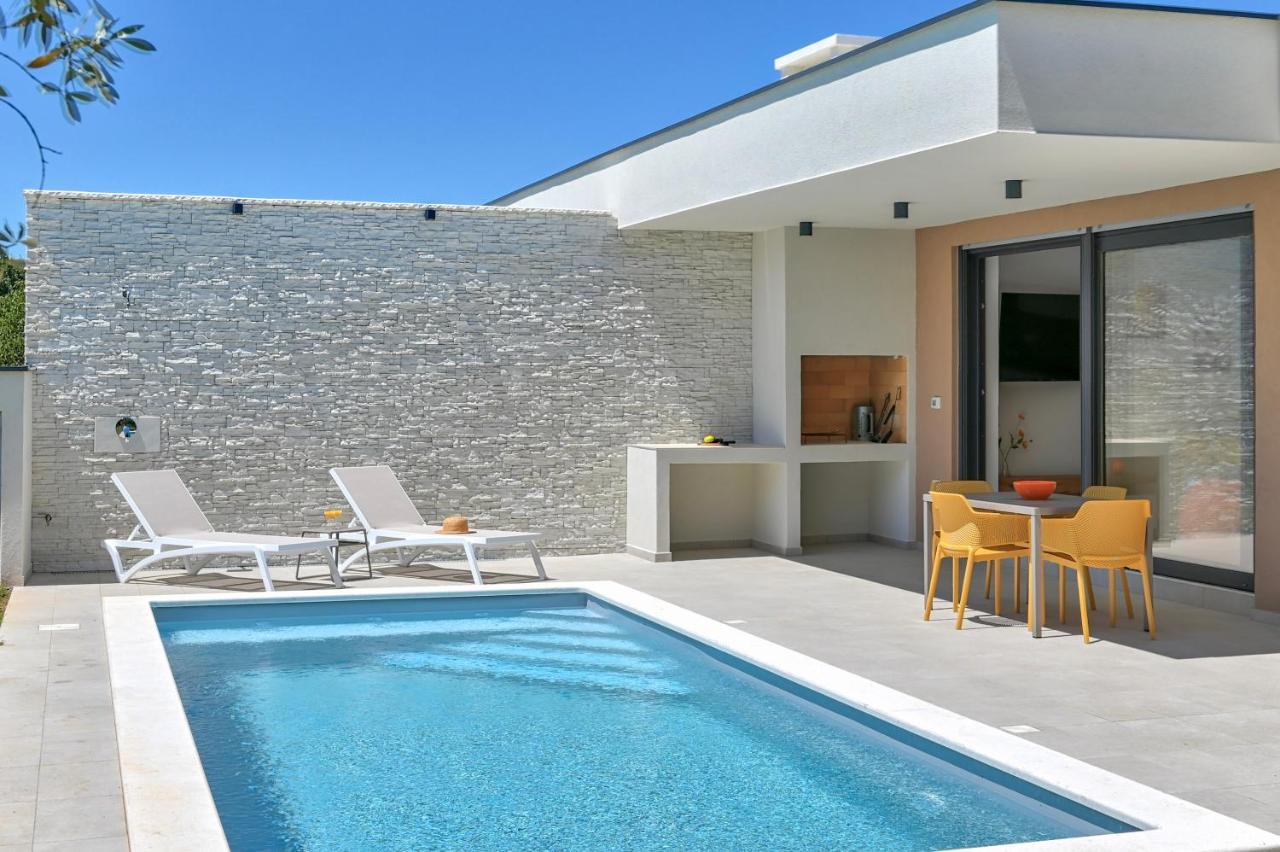 Villa Solis-Modern Villa For A Romantic Retreat, Heated Pool Ližnjan Εξωτερικό φωτογραφία